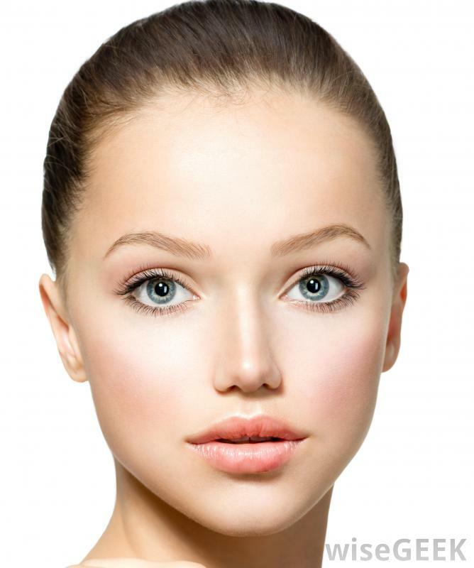 How Can I Match My Makeup and Face Shape? (with pictures)