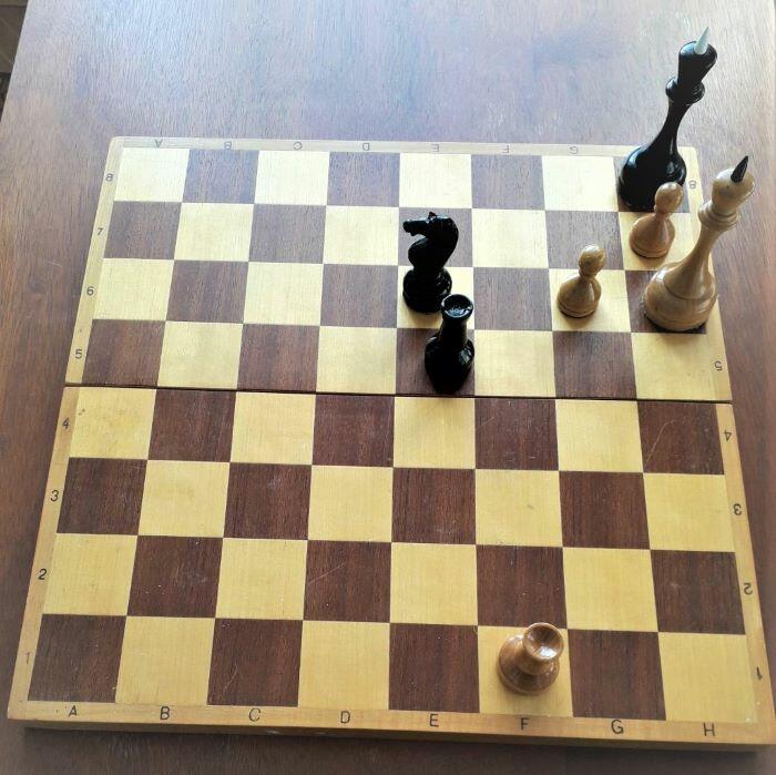 0201cw1g-8ca8-700x699.jpg