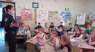 Офіцер поліції в гостях у третьокласників