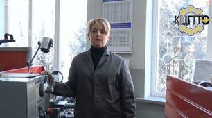 Чистова обробка циліндричних отворів розгортками на токарному верстаті.