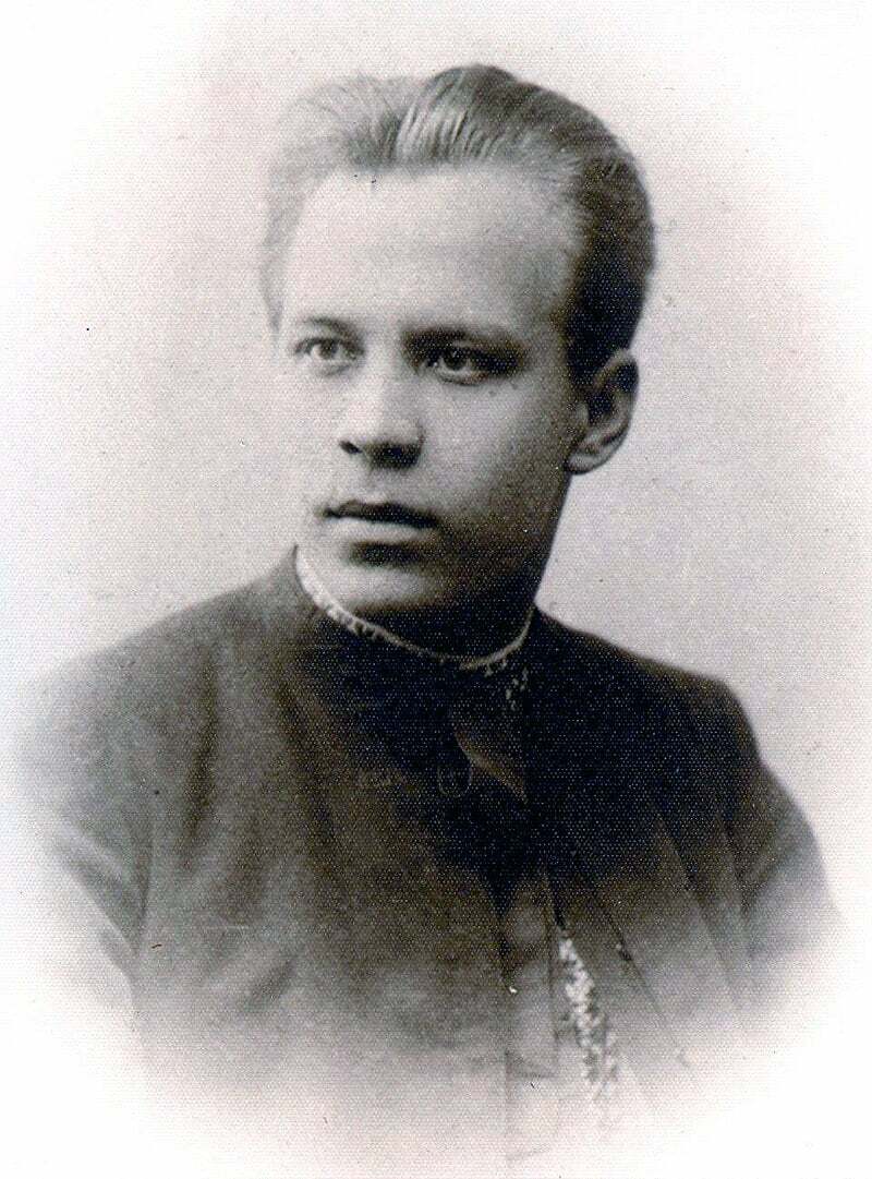 Возможно, это изображение (1 человек)