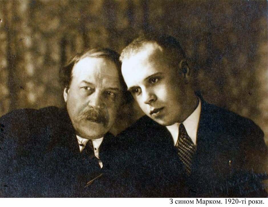 Возможно, это изображение (2 человека)