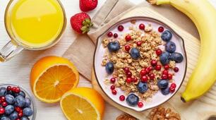 Презентація для учнів 11 класу на тему "Food and Drinks to Enjoy".