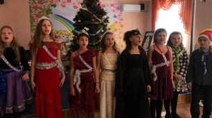 Сценарій свята "Новорічні пригоди"