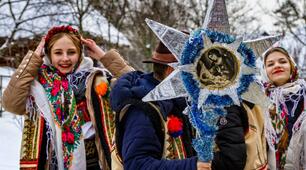 Стаття. Тема: "Колядки" — величальні календарно-обрядові пісні зимового циклу свят.