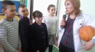 Різновиди естафет з мячами
