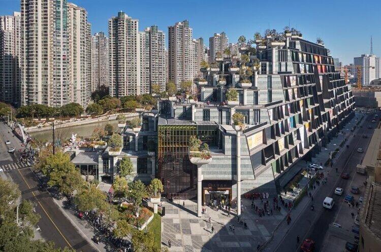 фото dezeen.com У Шанхаї відкрився торговельний центр, в якого на даху ростуть тисячу дерев