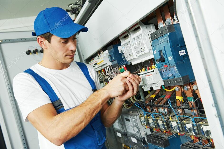 Electrician on the construction: картинки, стокові Electrician on the construction фотографії, зображення | Скачати з Depositphotos®