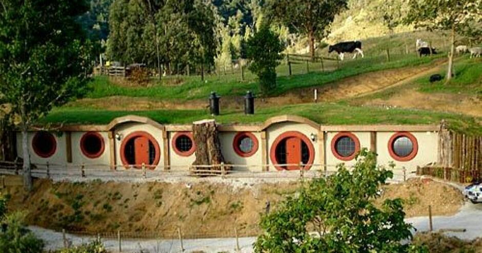Offbeat Traveler: New Zealand's Hobbit Motel and other strange lodgings - Los Angeles Times